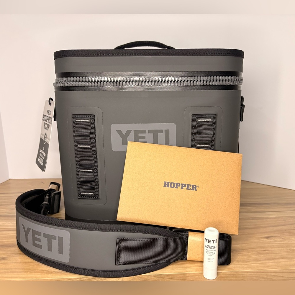 YETI Hopper Flip 12 Charcoal